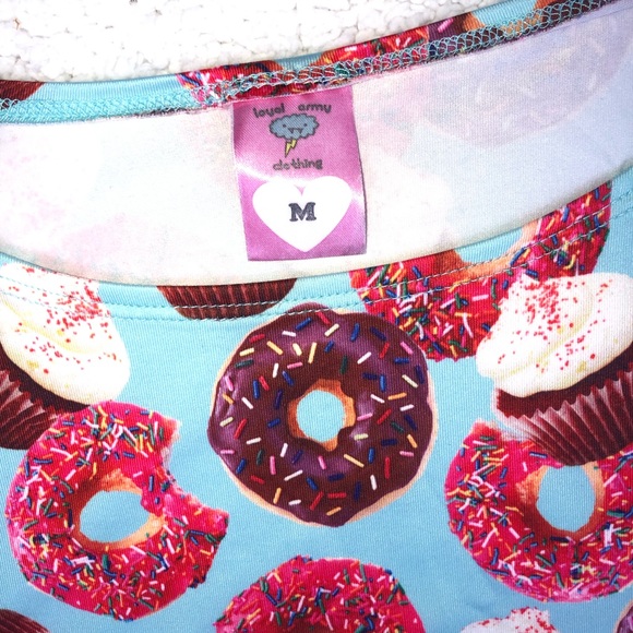 Cupcake & doughnut t-shirt graphic print tee short sleeve women’s medium - Picture 3 of 8